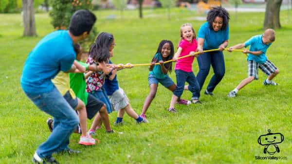 Erdanziehungskraft Kinder Tauziehen