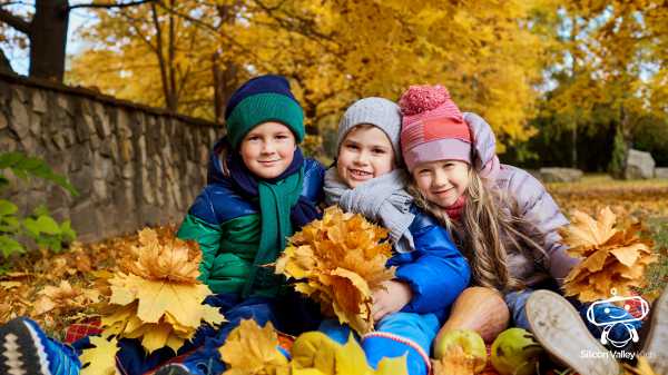 Herbst Kinder bunte Blätter